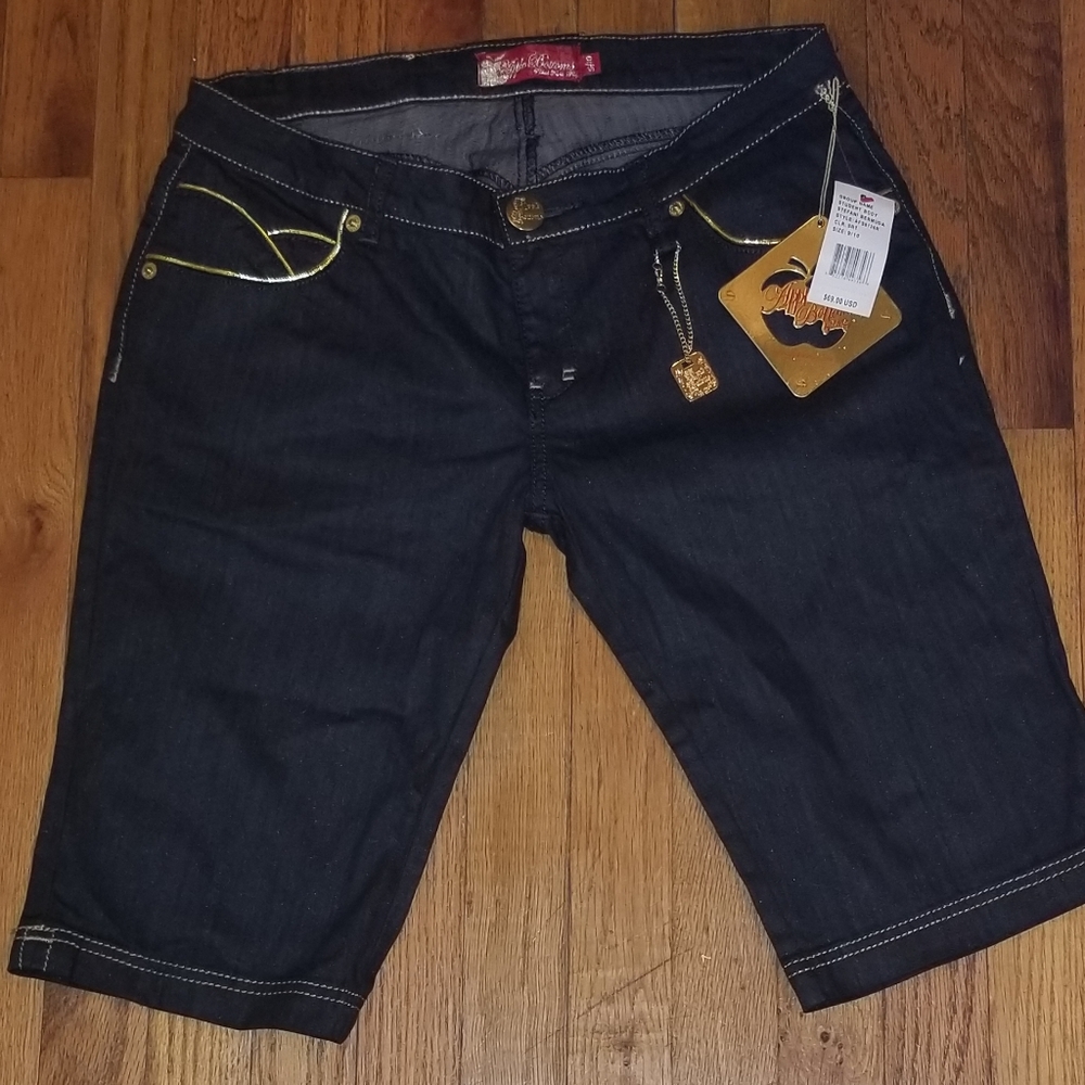Apple Bottom capri shorts